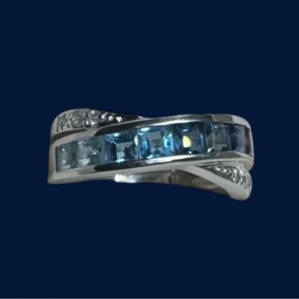 Channel Set Natural 1.8 Carat Princess Cut Sapphires White Gold Ring US 6.5
